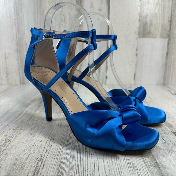 New ADRIENNE VITTADINI Xander Knotted Stiletto Sandal In Pool Blue Satin #619 - Picture 3 of 11